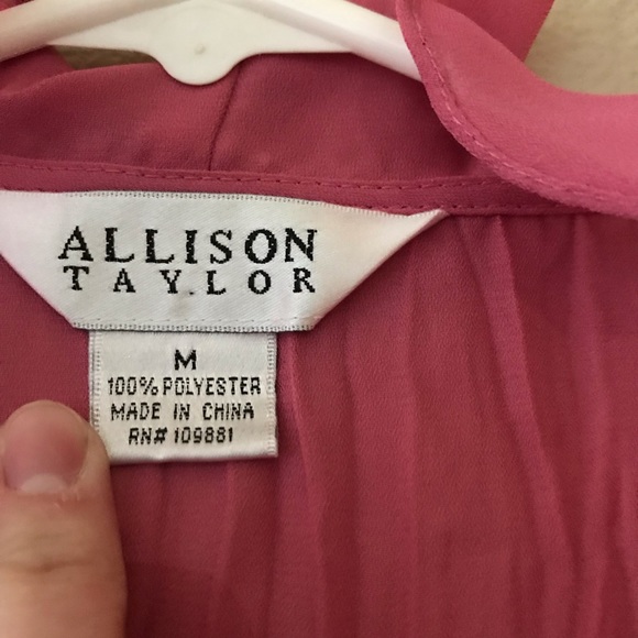 Pink flowey blouse - Picture 2 of 2